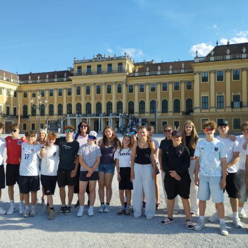 Wienwoche 4c Gruppenfoto Schloss Schönbrunn
