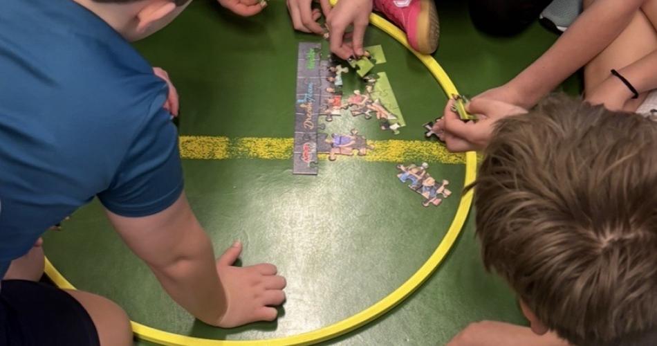 zusammen puzzeln